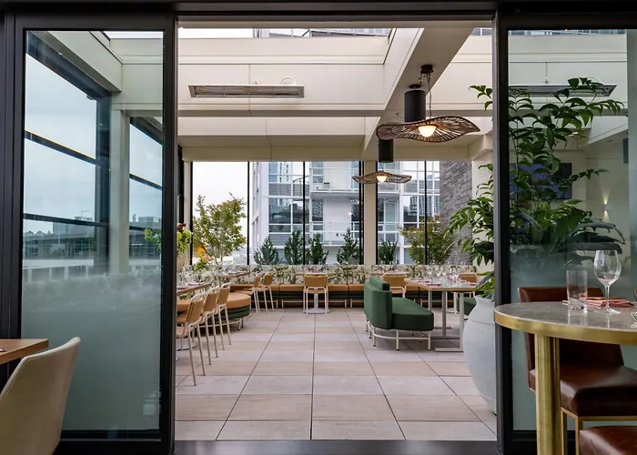 Hotels with pool Level Seattle Downtown - South Lake Union